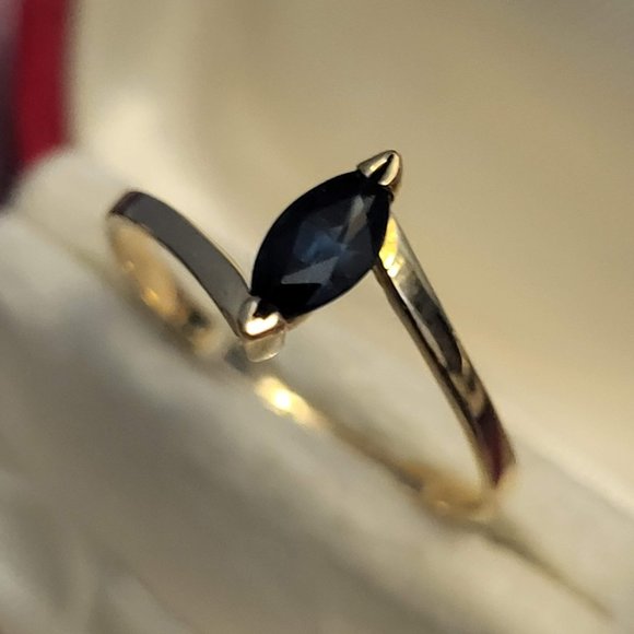 14K Gold Ring with gemstone ( saphire) - Picture 7 of 13